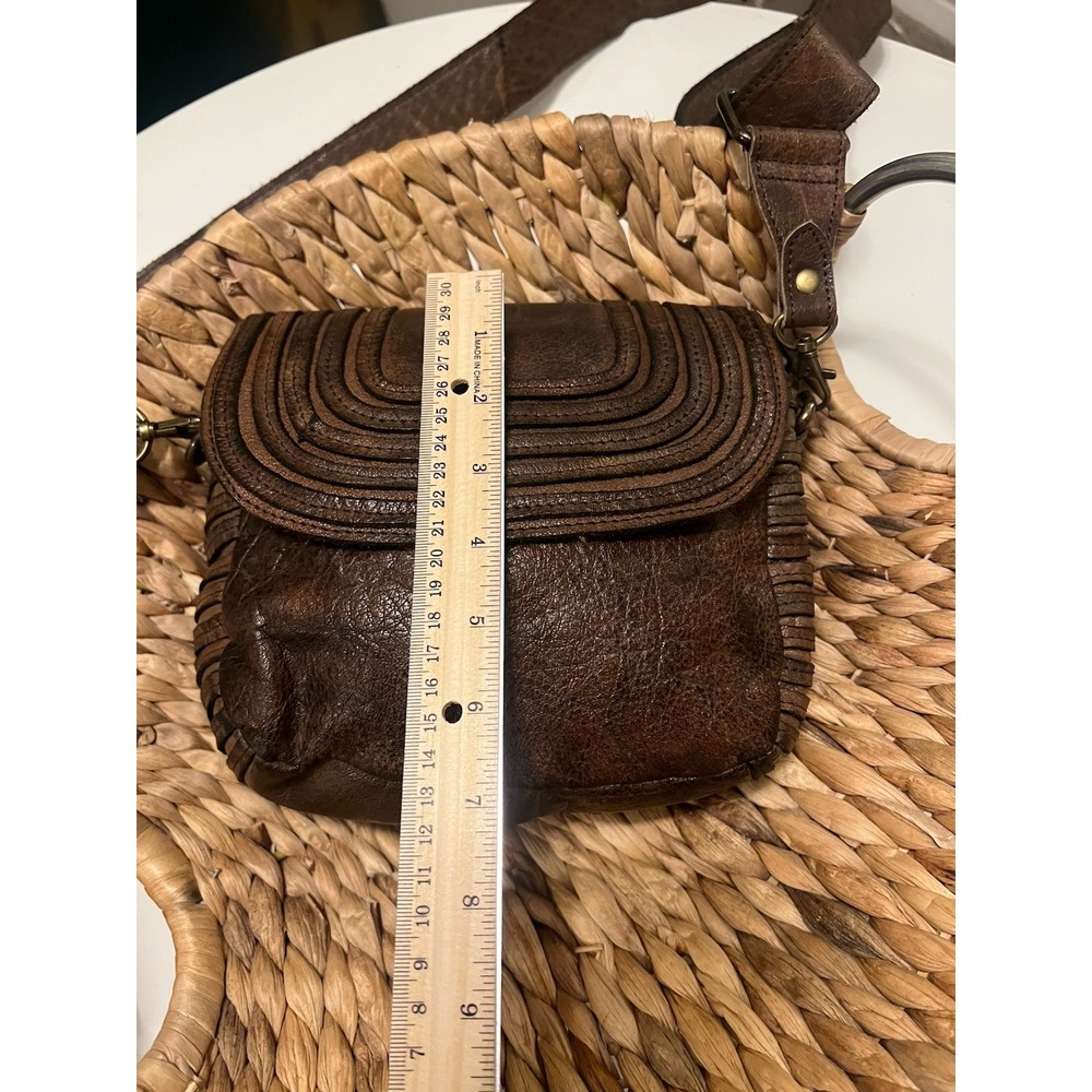 Never Mind Vintage Handmade Genuine Cowhide Leather Woman's Crossbody Bag - Picture 12 of 13